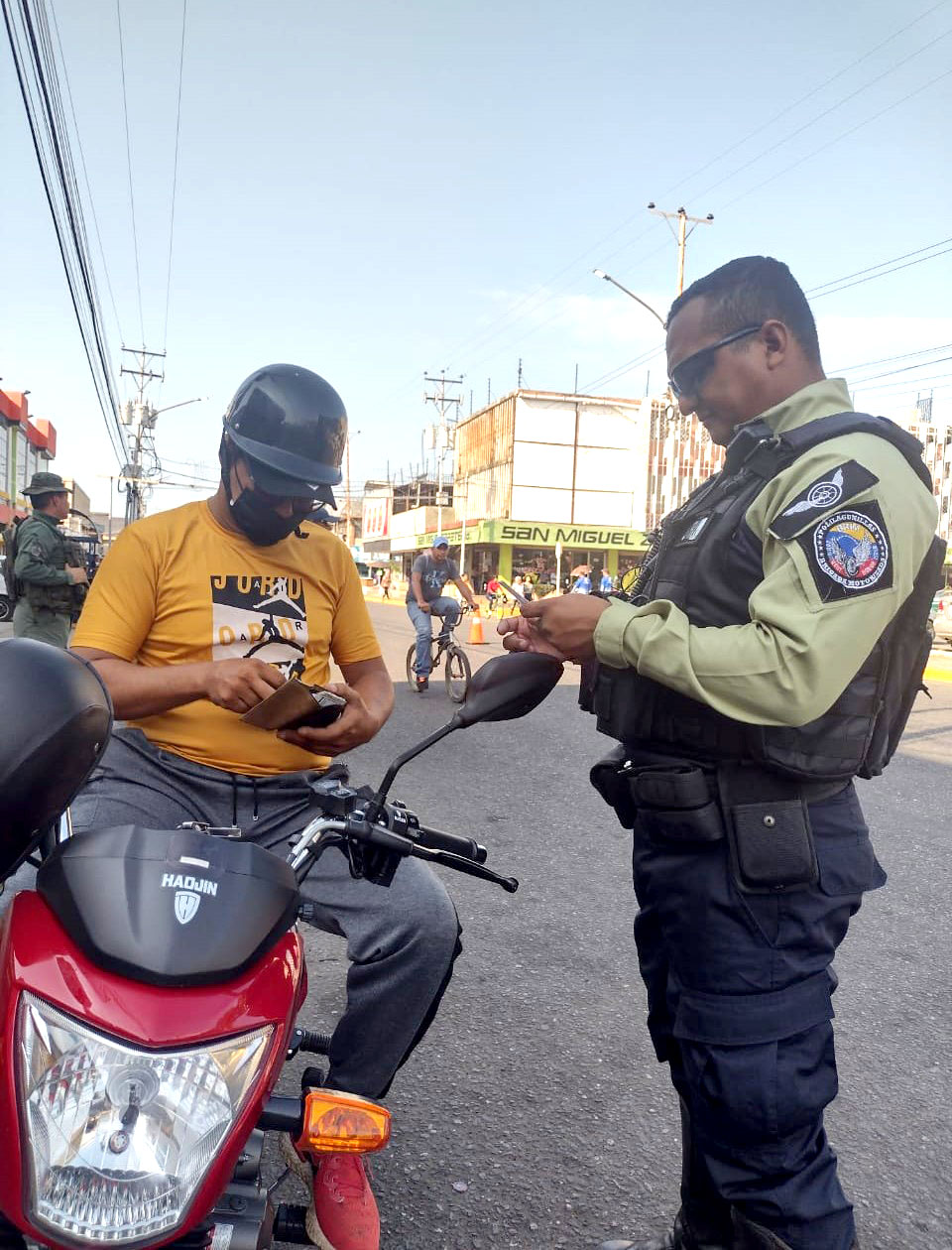 PoliLagunillas supervisa plan de seguridad en las paradas