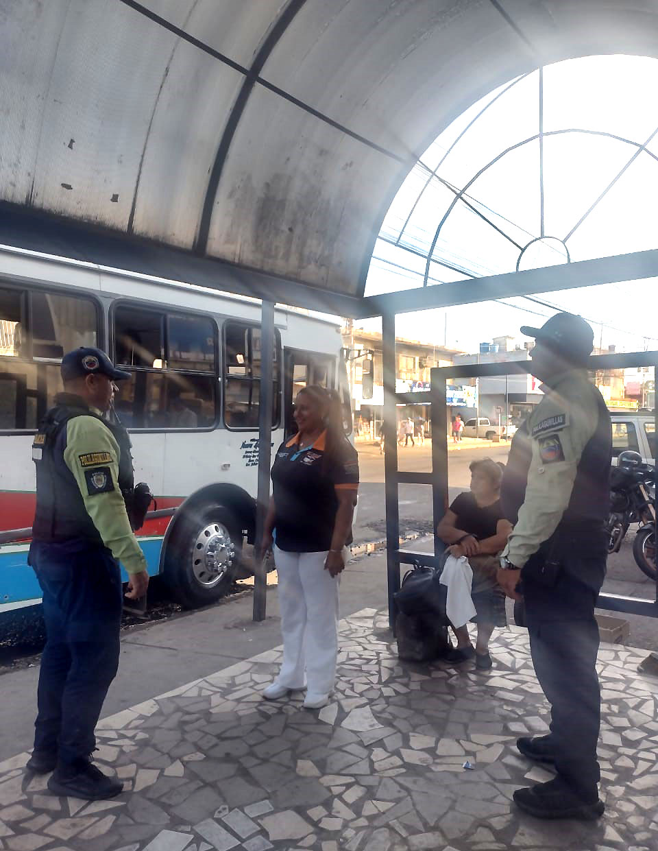 PoliLagunillas supervisa plan de seguridad en las paradas