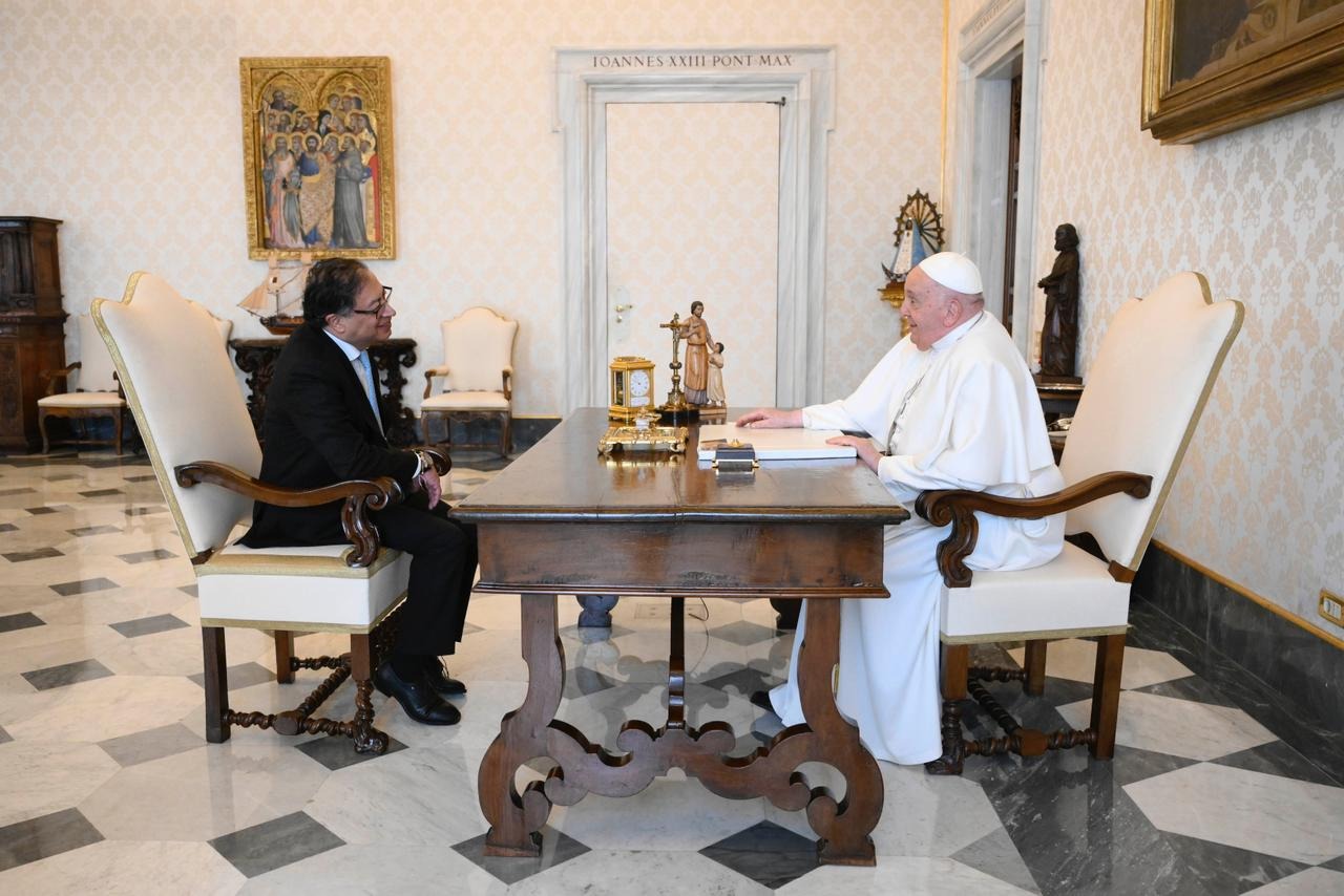 Presidente Gustavo Petro sostuvo encuentro con el Papa Francisco
