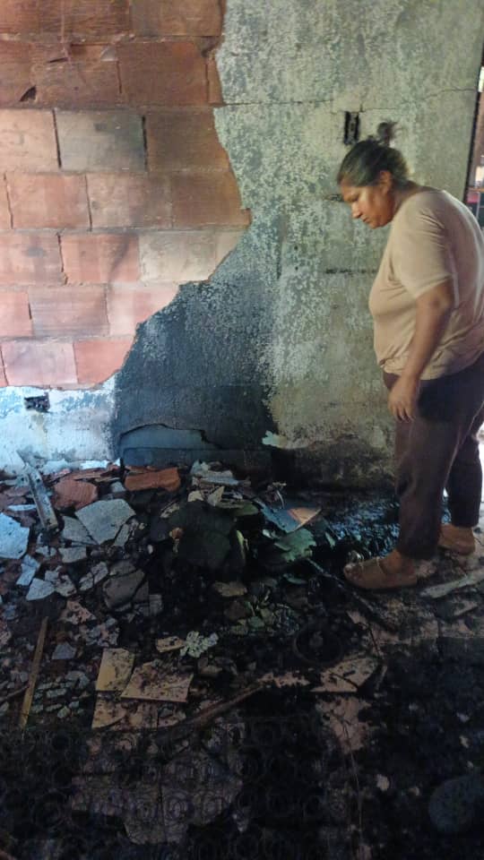 QUEDARON SIN VIVIENDA Se incendió casa en Lagunillas 