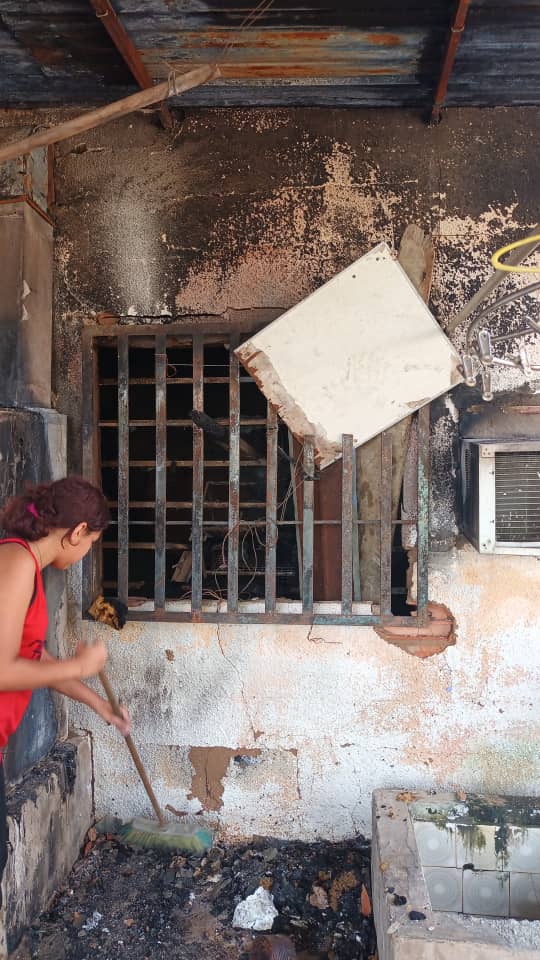 QUEDARON SIN VIVIENDA Se incendió casa en Lagunillas 