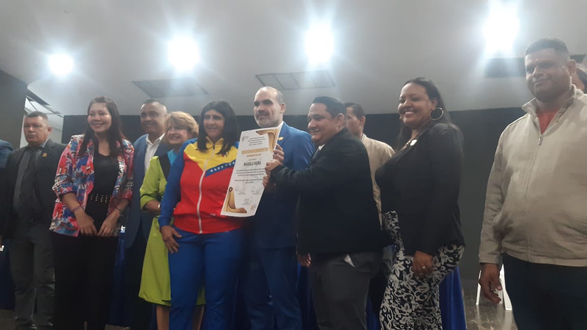En sesión conjunta honran a más de 90 atletas en Cabimas