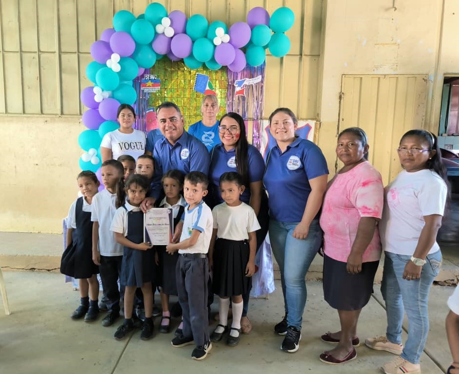 Reconocen labor de maestros de Santa Rita en su día