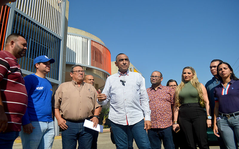 Recuperan instalaciones del centro comercial Don Diego