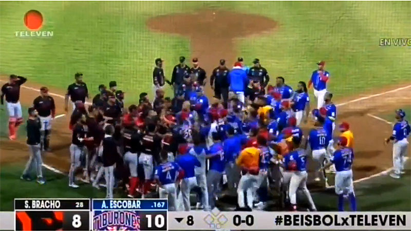 Se armó multitudinaria trifulca en el Universitario en el segundo de la final