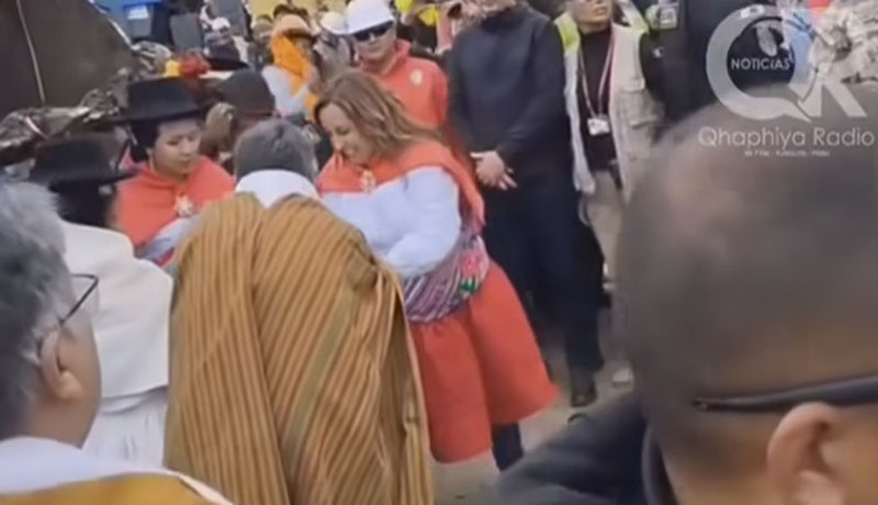 Dina Boluarte es agredida por dos mujeres en la zona sur del Perú