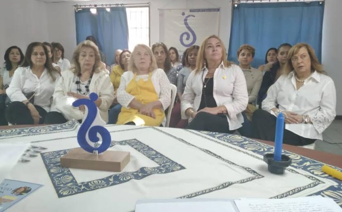 Nydia de Bracho juramentada sociadel Club Soroptimist El Hatillo