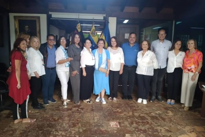 Nydia de Bracho juramentada sociadel Club Soroptimist El Hatillo