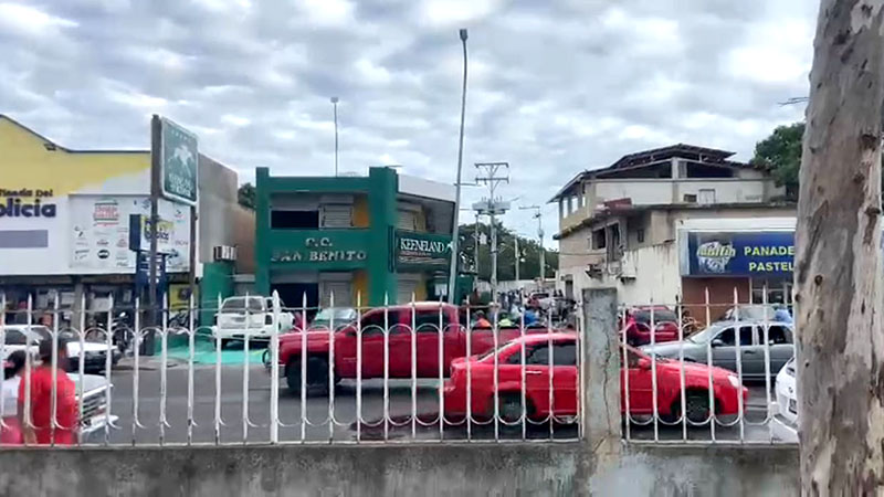 Delincuentes lanzaron una granada hace pocos minutos a la venta de caballos Keenedlan ubicada detrás de la Tienda del Policía, en plena carretera “H” de Cabimas.