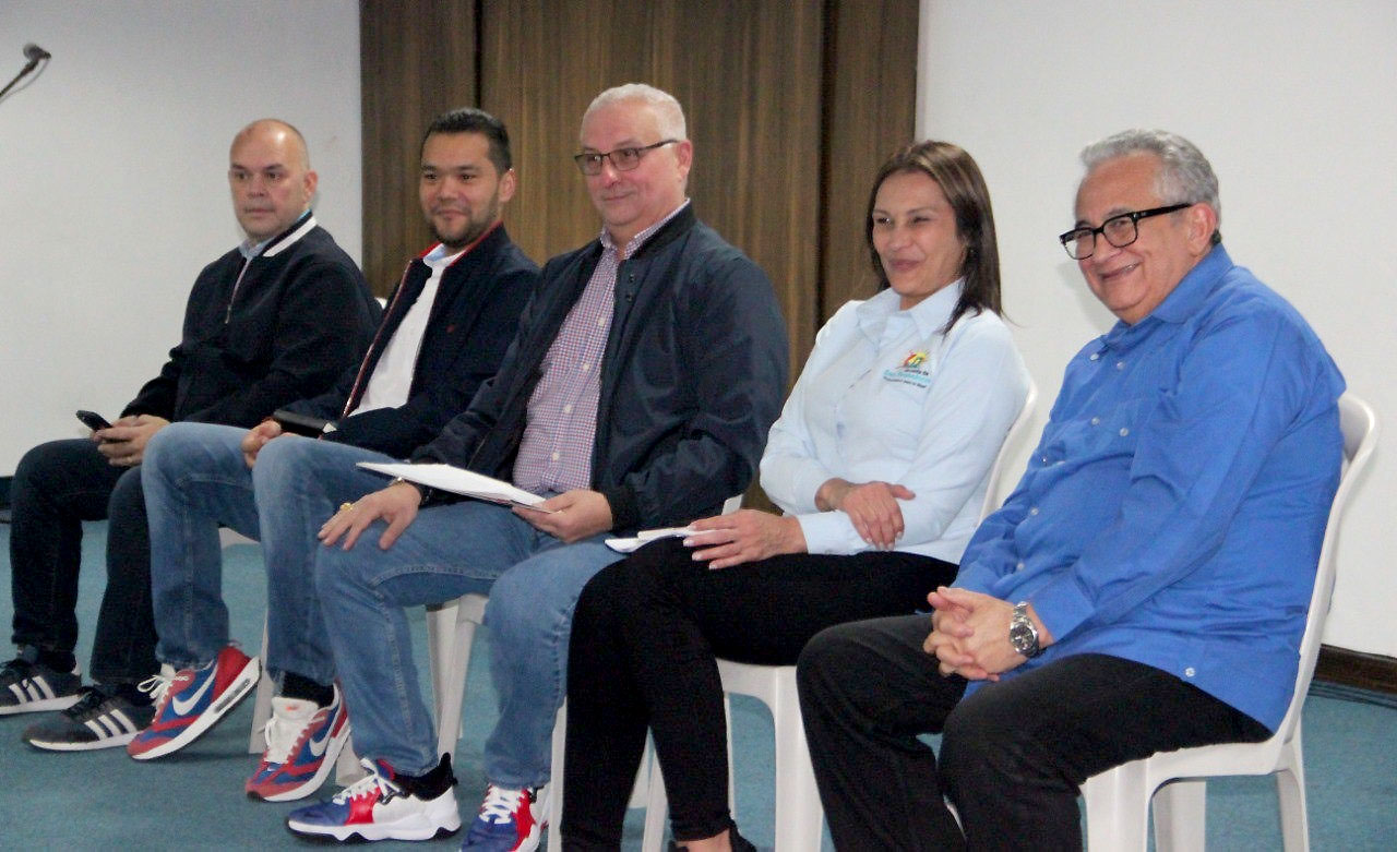 Alcalde Gustavo Fernández ratificó su gabinete municipal