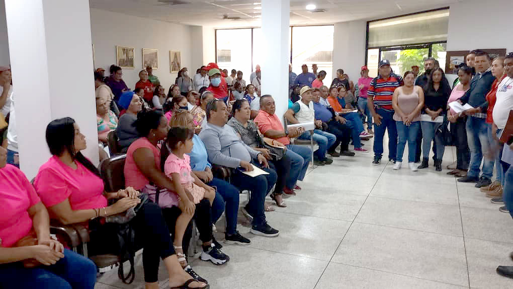 CLPP recibe documentos de Consejos Comunales