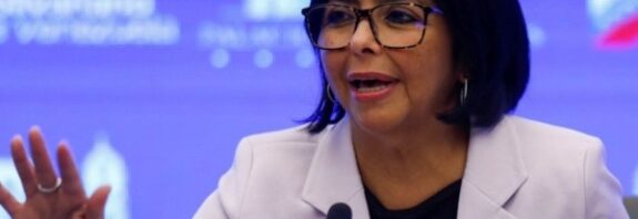 Delcy Rodríguez “Venezuela no reconoce ni reconocerá los límites fraudulentos del laudo despojador”