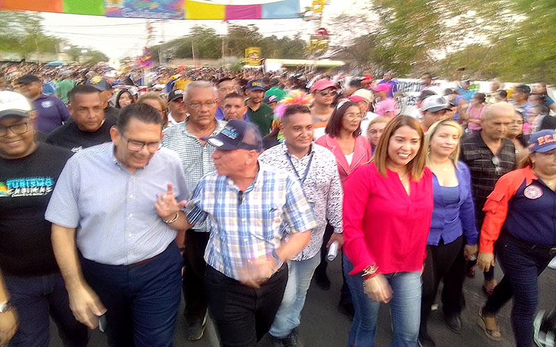 Comparsas y carrozas Cabimas