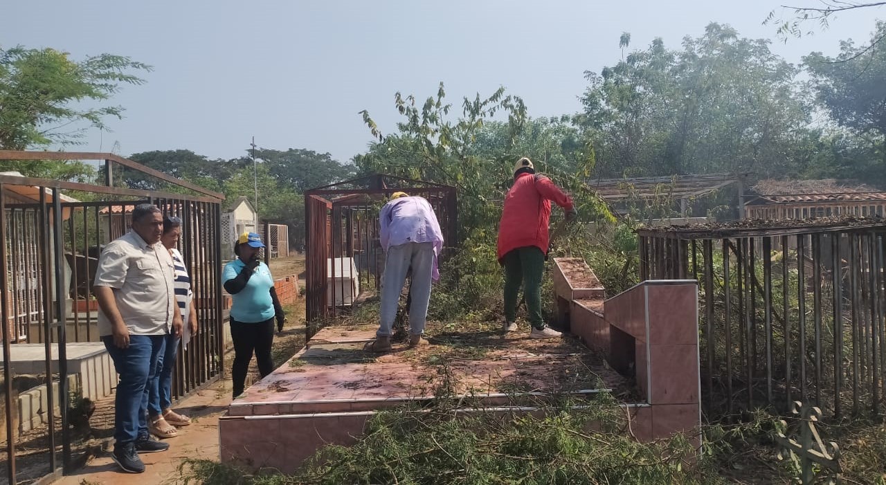 Desde la Alcaldía de Valmore Rodríguez, presidida por el alcalde Ing. Jhon Ziccardi, se desplegó una jornada de saneamiento ambiental en terrenos baldíos del Municipio, y a la vez, se promueve la concientización de los ciudadanos para no usar estos espacios como vertedero.