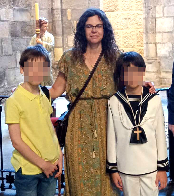 Dos hermanos confiesan haber matado a su madre