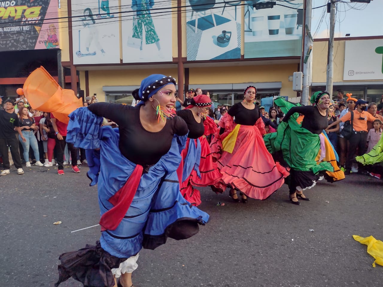 Lagunillas se viste de Carnaval con atractivas comparsas