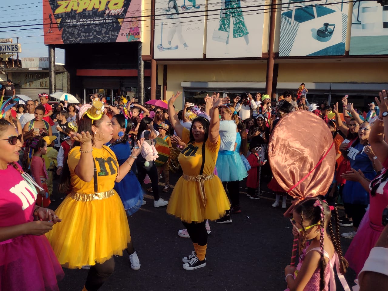 Lagunillas se viste de Carnaval con atractivas comparsas