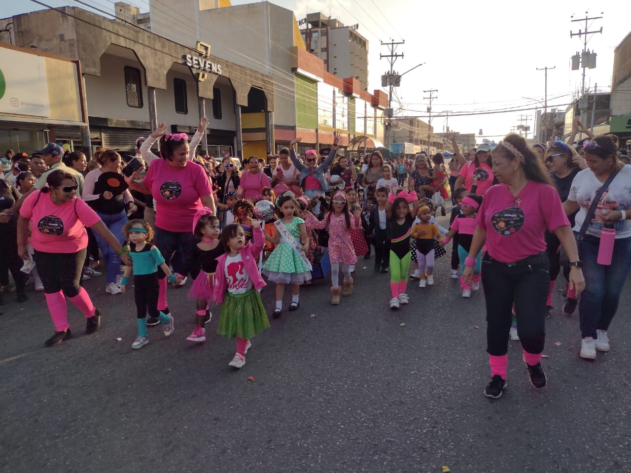 Lagunillas se viste de Carnaval con atractivas comparsas