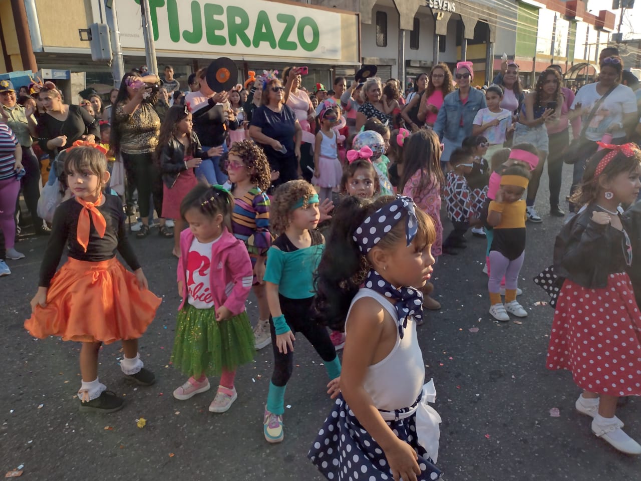 Lagunillas se viste de Carnaval con atractivas comparsas