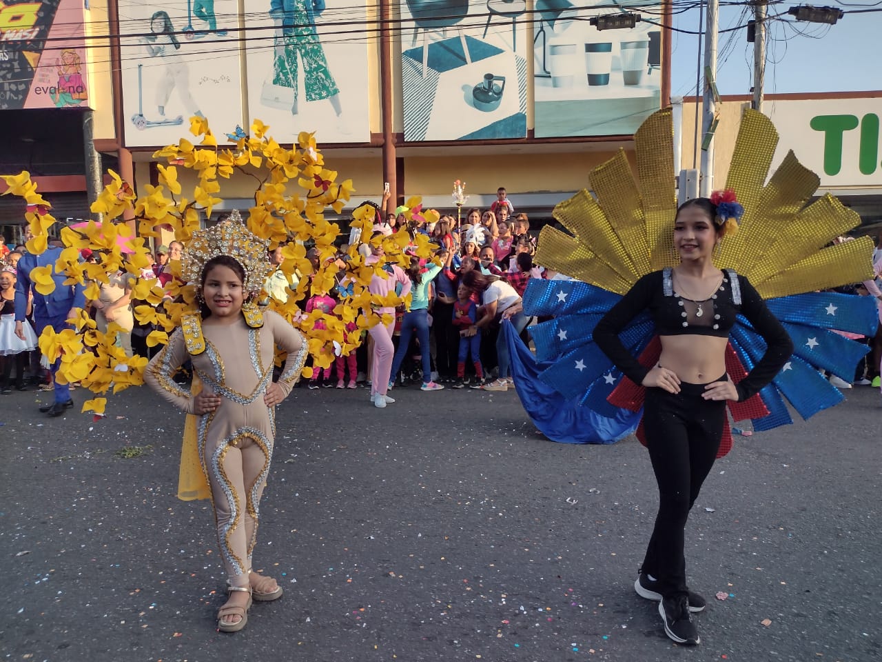 Lagunillas se viste de Carnaval con atractivas comparsas