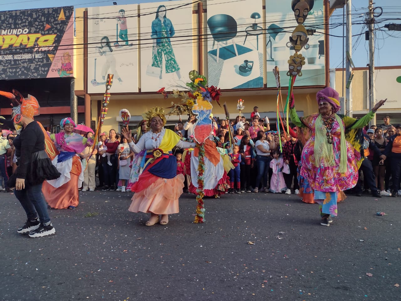 Lagunillas se viste de Carnaval con atractivas comparsas