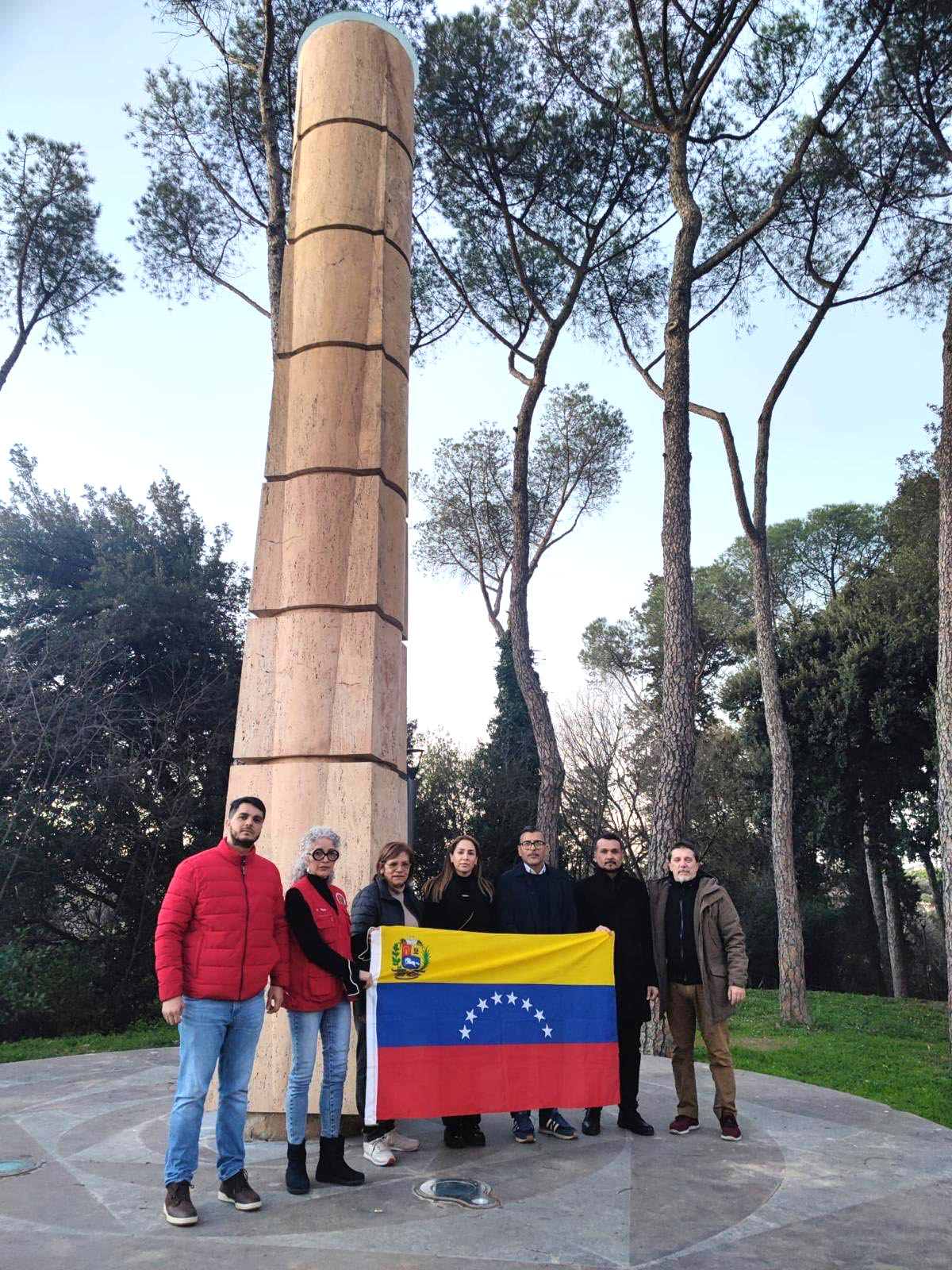 Profanaron estatua del Libertador Simón Bolívar en Roma
