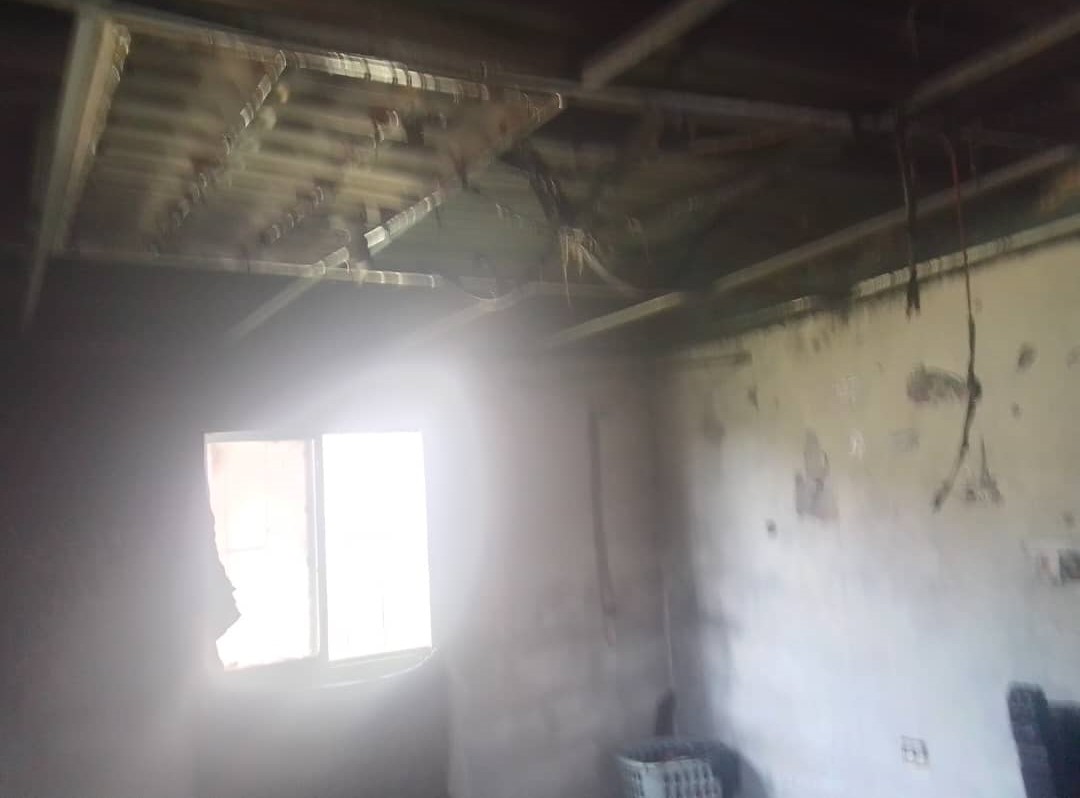 Quemó la casa de su madre y la amenazó de muerte