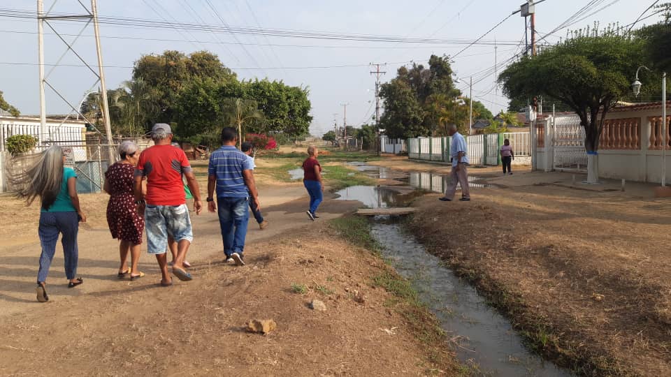 Vecinos de Las Cabrias en Cabimas 