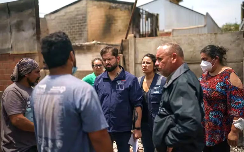 informó que la cifra de fallecidos por los incendios en la Región de Valparaíso aumentó a 99 personas.