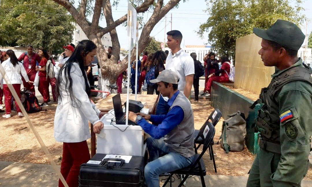RE en la plaza El Estudiante de Cabimas