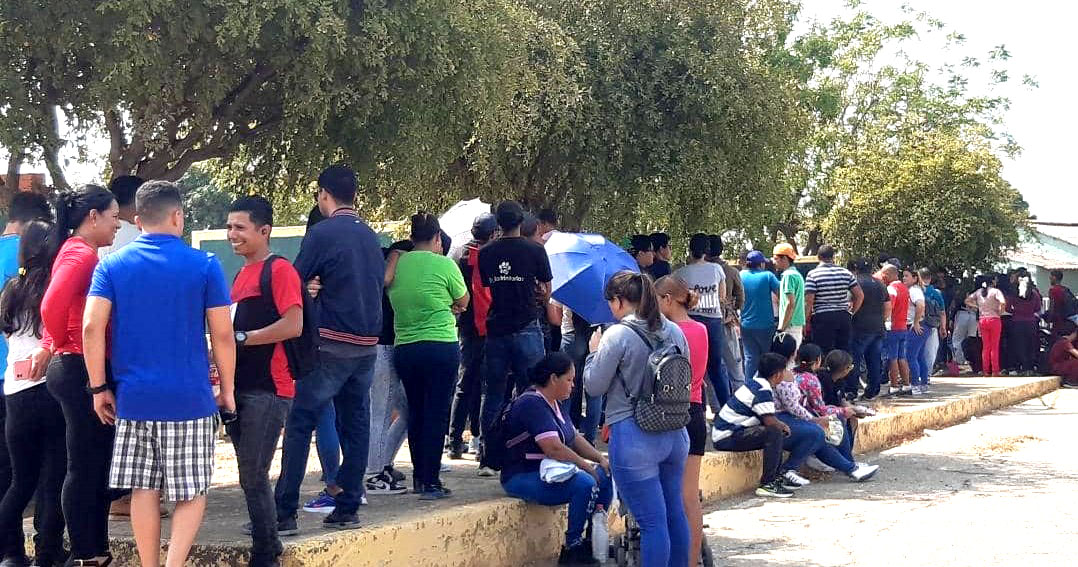 RE en la plaza El Estudiante de Cabimas