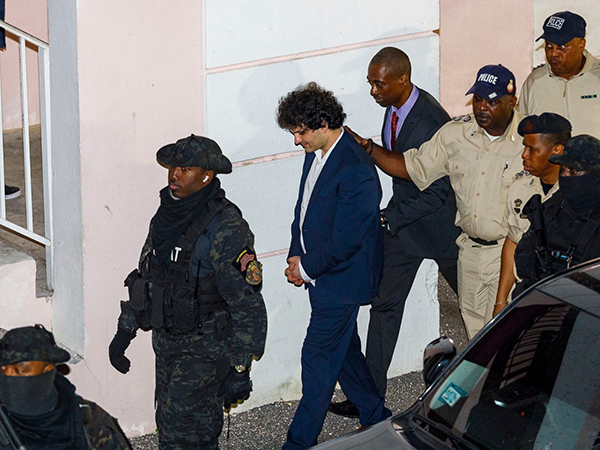 “Rey de las criptomonedas” condenado a 25 años de prisión por fraude y lavado