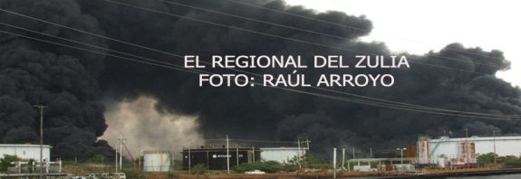 Llamas consumen el tanque 19 en área petrolera de Bachaquero y siguen extinguiendo el fuego