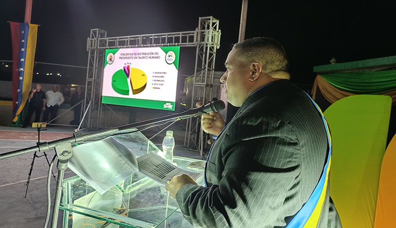 Jhon Ziccardi en su rendición de cuentas 2023. 