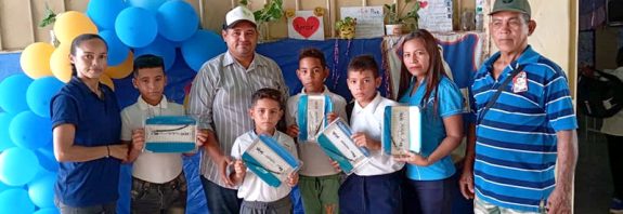 Lámparas LED en dos escuelas de la parroquia El Mene