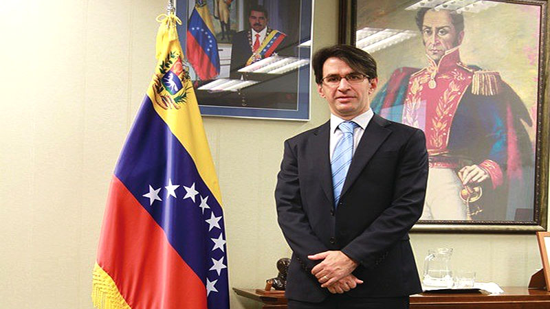 Macron recibe a Arturo Gil Pinto