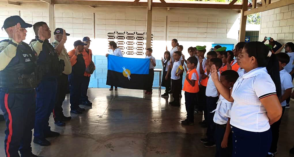 PoliLagunillas en seis escuelas 