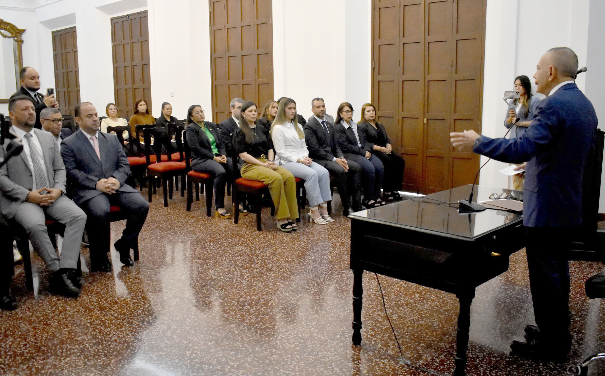 Rosales aplica la reingeniería en la Gobernación