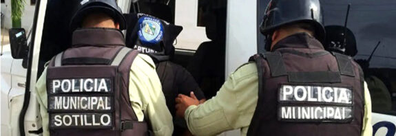 Sentencian a cuatro policías