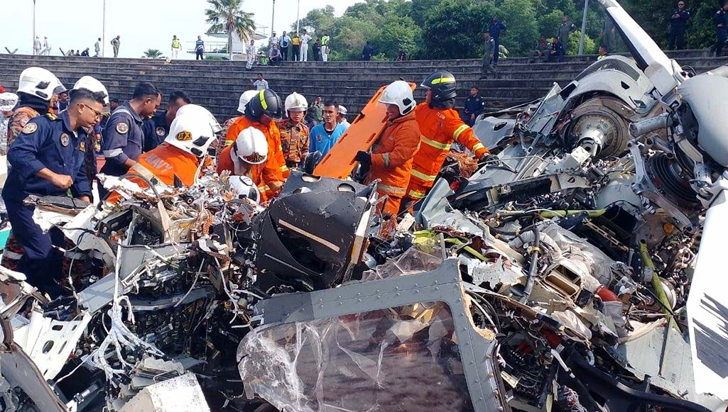 10 muertos tras choque de dos helicópteros militares en Malasia 