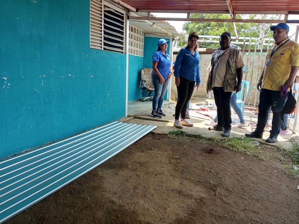 Alcaldía de Lagunillas entregó láminas de zinc a familias de las parroquias Paraute y Libertad
