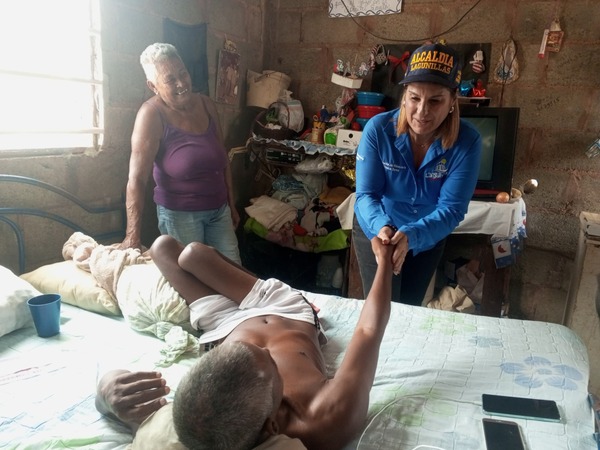 Alcaldía de Lagunillas entregó láminas de zinc a familias de las parroquias Paraute y Libertad