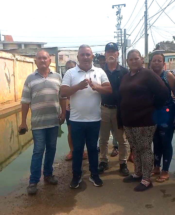 Calle Libertad de Cabimas colapsada de aguas servidas