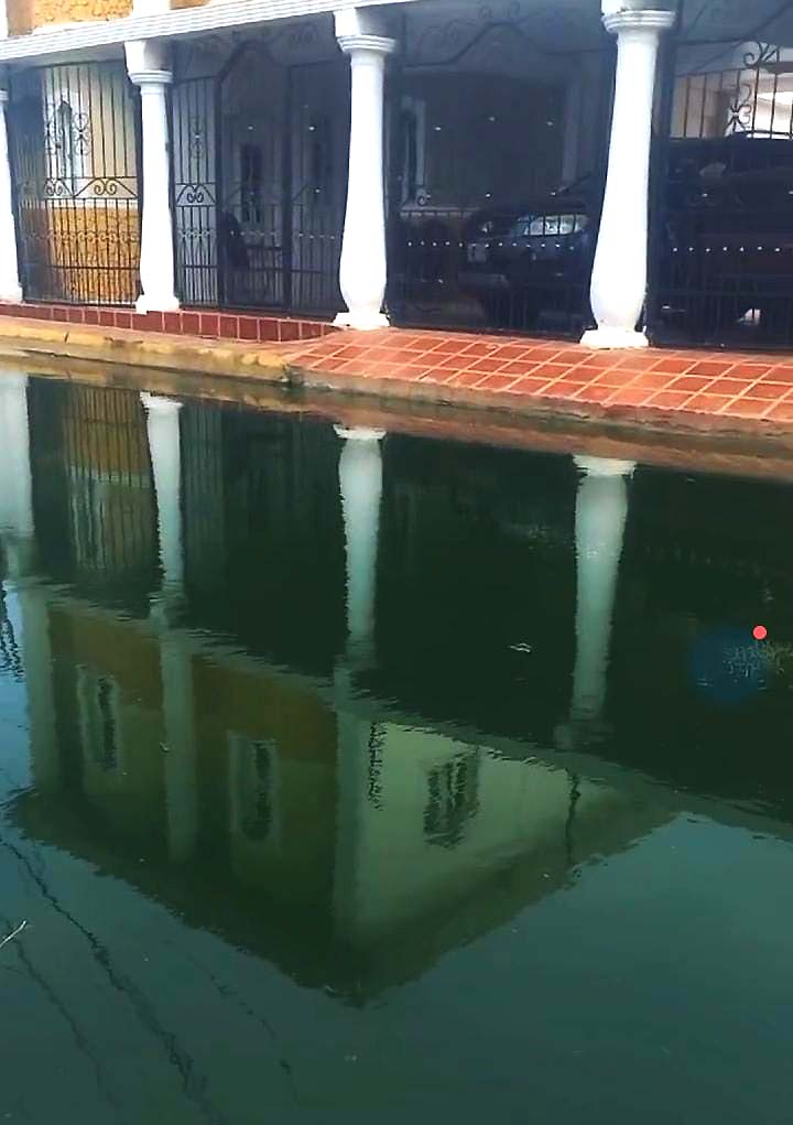 Calle Libertad de Cabimas colapsada de aguas servidas