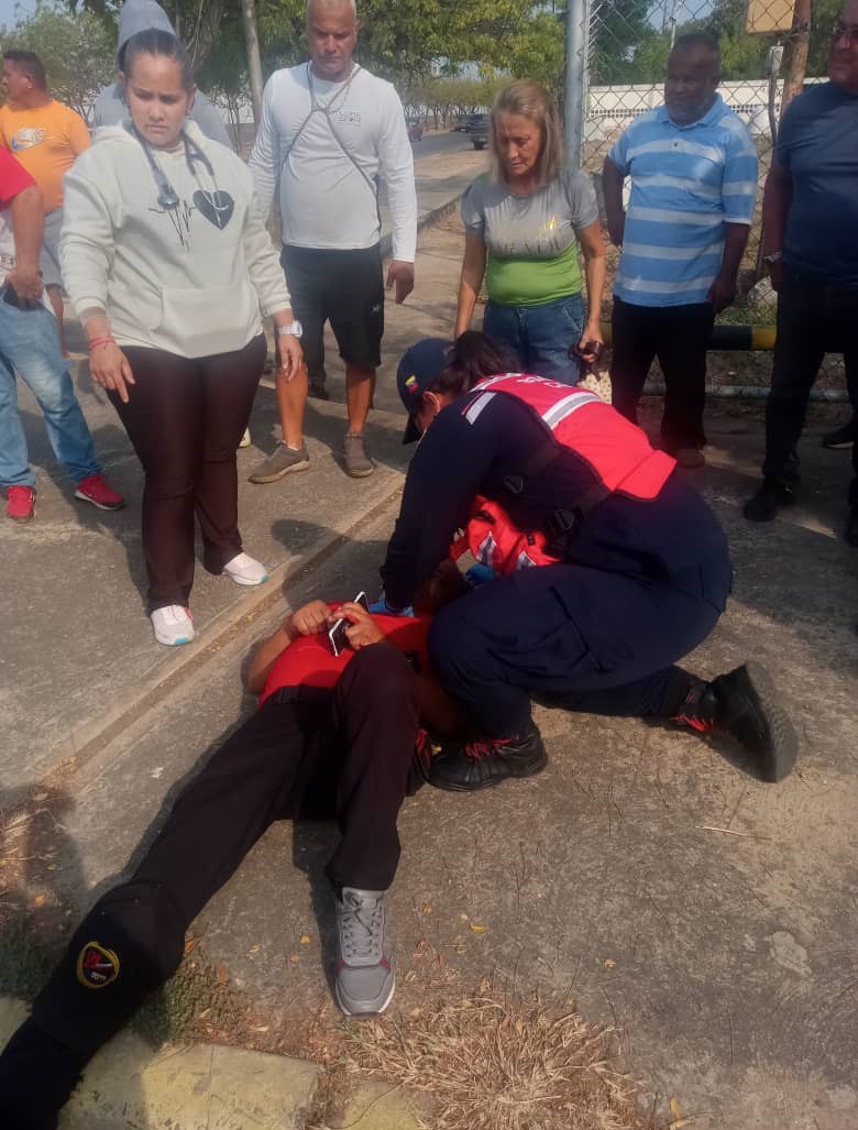 Choque entre moto y vehículo