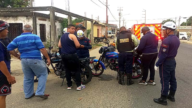 Choque entre motocicletas en la calle Chile