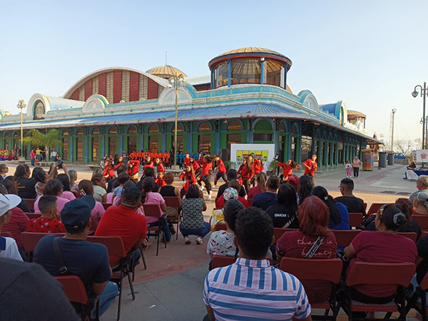El Centro de Arte Lía Bermudez presenta este jueves “Pinceladas y Ritmo”