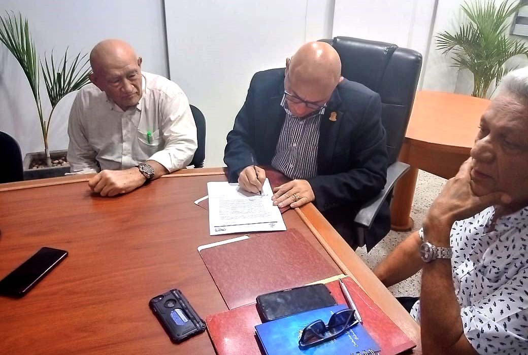 Firman Acuerdo en materia Tributaria