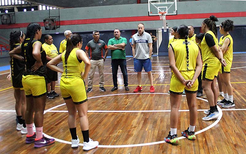 Gaiteras del Zulia entrena en su casa