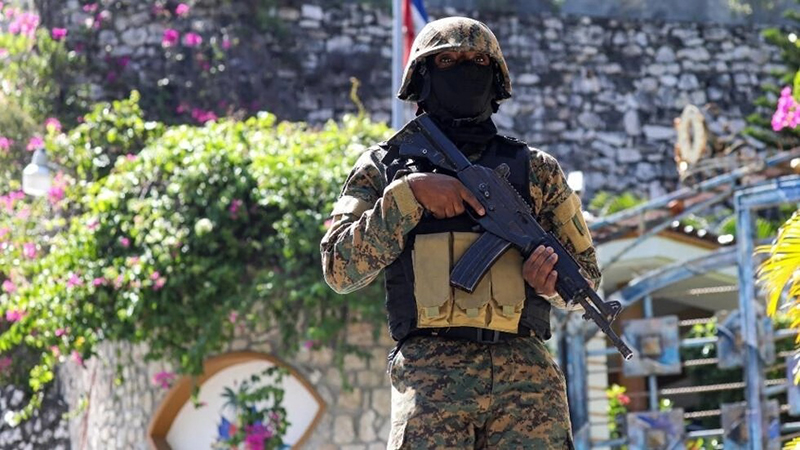 Hombres armados atacan el Palacio Presidencial de Haití y se enfrentan con la Policía